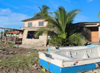 Hasta el momento se ha informado que se dio un daño parcial en una vivienda, 8 caserones en la ciudad de Colón registraron daños, la policlínica de San Juan registró afectaciones, además  del mercado municipal.