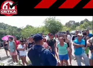 Los afectados aseguran que la ayuda del Gobierno consistió en pan y agua- 