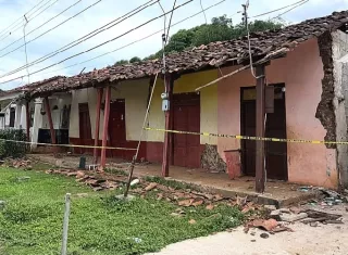 Muchas áreas históricas y residenciales fueron seriamente afectadas por el terremoto. Foto. Thays Domínguez