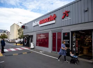 El ciberataque se introdujo en el sistema que controla a distancia la temperatura de las neveras de los supermercados y lanzó un programa rápido de descongelación que elevó la temperatura de forma repentina a los 50 grados, lo que malogró los alimentos. Foto. EFE