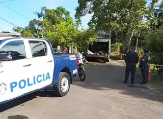El camión compactador es uno de los alquilados por la empresa de aseo.  /  Foto: Eric Montenegro