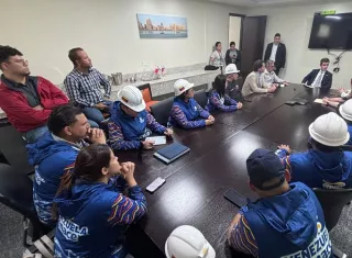 el primer grupo de 34 especialistas venezolanos se concentrará en la evaluación y recuperación de centros educativos y otras infraestructuras afectadas. Foto. EFE