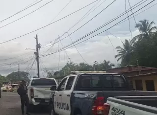 Unidades de la Policía Nacional acudieron a la escena del crimen.