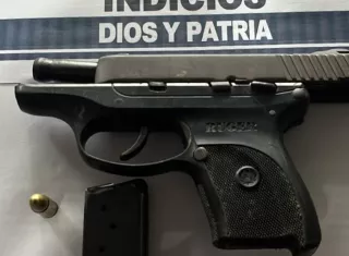 Aprehenden a una persona por posesión de arma de fuego en Colón.