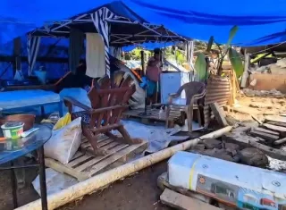 Las lluvias agravan la situación de damnificados por el terremoto en La Colorada, Los Santos, donde los refugios improvisados se inundan.