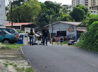 Asesinado a tiros al salir de su casa en Pueblo Nuevo