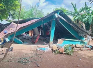 na delegación científica apoya la revisión de las estructuras escolares afectadas por el sismo del 9 de octubre. Especialistas advierten que las réplicas podrían prolongarse durante varios meses.
