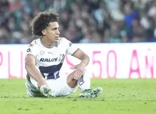Adalberto 'Coco' Carrasquilla cuando quedó lesionado en el partido de Pumas ante el Santos Laguna.