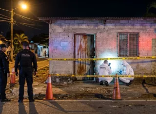 La víctima falleció en la escena del crimen.  /  Imagen ilustrativa generada con IA