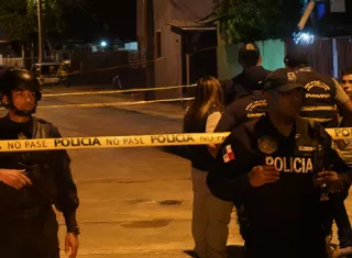Las autoridades están tras la pista del resto de los involucrados.  /  Imagen generada con IA