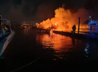 omberos atendieron un incendio en Flamenco Marina, Amador. Dos embarcaciones sufrieron daños y no hubo personas heridas.