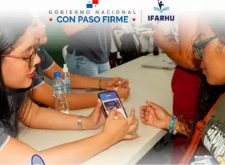 Antes de acudir a una sucursal, verifica que tu saldo aparezca en la aplicación. Si no figura, no se cumple la condición anunciada por el IFARHU para retirar la tarjeta.