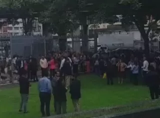 Como medida de prevención los funcionarios de la Asamblea Nacional salieron del edificio. 