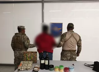 El condenado fue aprehendido en el aeropuerto. /  Foto: PN