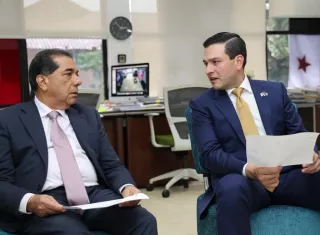 Ventura Vega y embajador de EE. UU. abordan mejoras para las escuelas