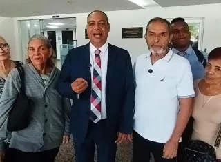 Los adultos mayores quieren que el presidente no dilate más la firma y ponga en marcha los nuevos beneficios.