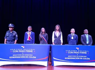 Los niños representaron simbólicamente a las autoridades provinciales y conocieron cómo funcionan las instituciones públicas.