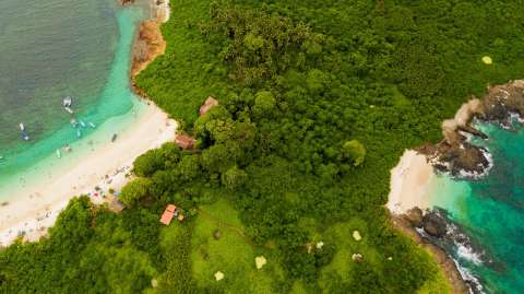 Playas con aguas cristalinas y la visita de isla Iguana.