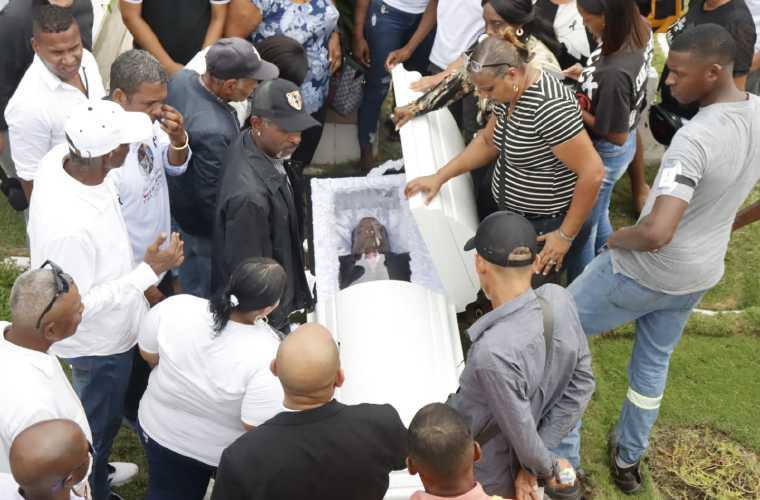 R.I.P. PARA MEDIA LUNA | Critica