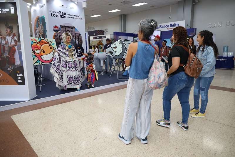  Feria Nacional de Artesanías.