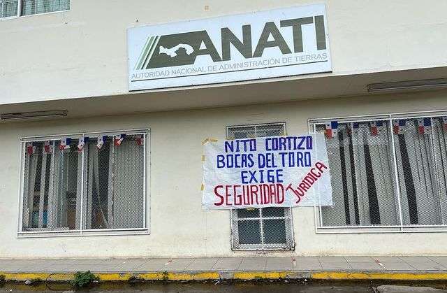 La familia Torres procedió a cierre de la oficinas de Anati. (Foto:Pullso Informativo)