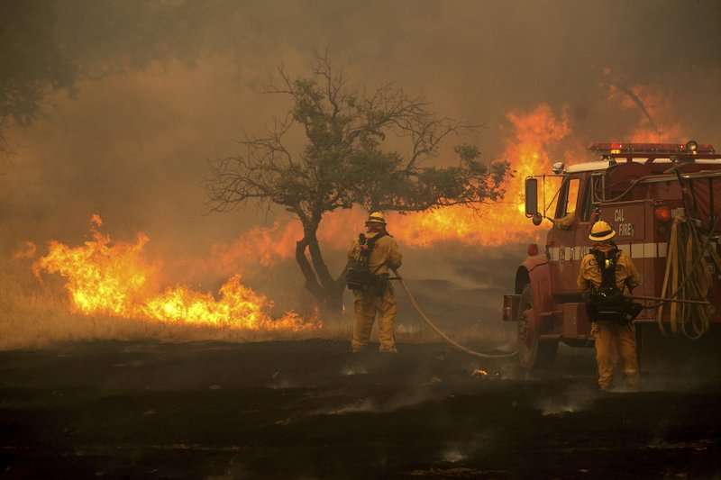 Es ya el séptimo incendio más destructivo en la historia de California, dijeron funcionarios.  Foto: AP