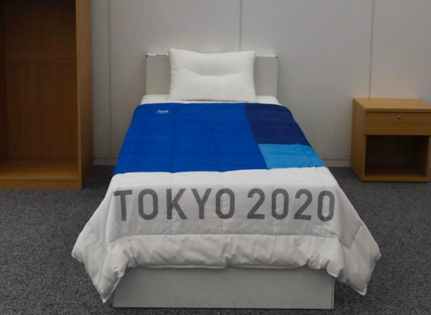 Según destacó Takashi Kitajima, director general de la Villa Olímpica durante una conferencia de prensa &quot;el comité organizador pensó utilizar objetos reciclables y la cama fue una de ellas&quot;.