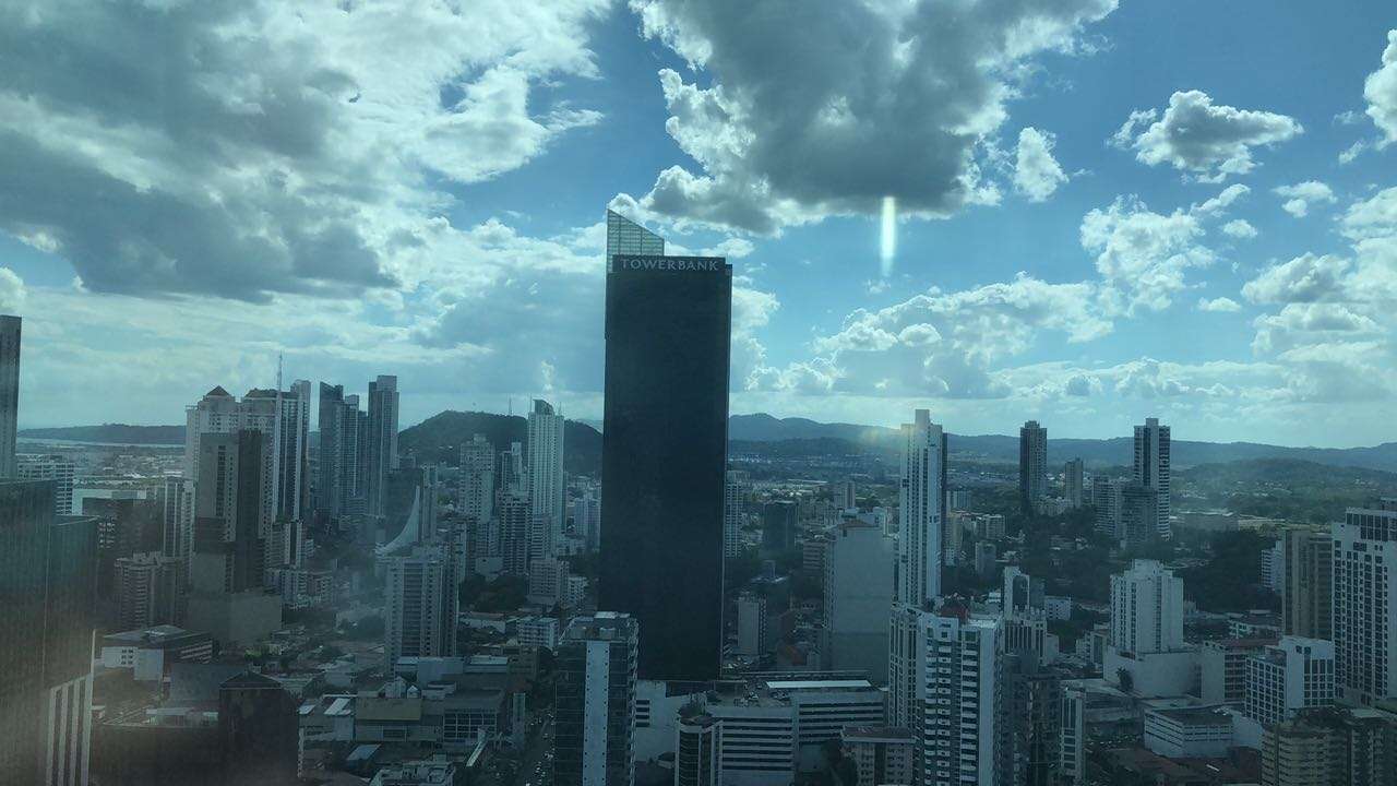 Vista general del centro bancario de la ciudad de Panamá desde Soho Mall. Foto: Néstor Vásques
