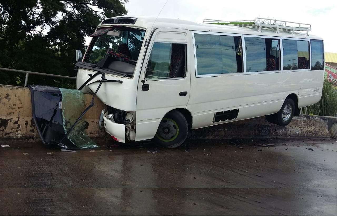 Afortunadamente a la hora que ocurrió el accidente no había ningún peatón transitando. Foto: Raimundo Rivera