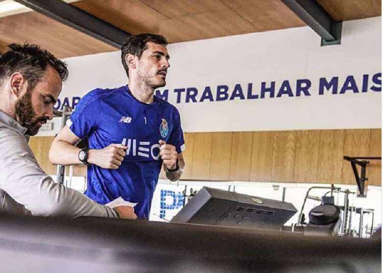 Un mes después de renovar por un año -prorrogable- su contrato con el Oporto, sufrió un infarto de miocardio. Foto: Instagram 