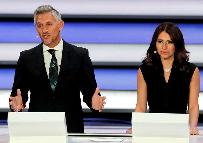Los presentadores Gary Lineker y Maria Komandnaya dirigen el sorteo. Foto: EFE