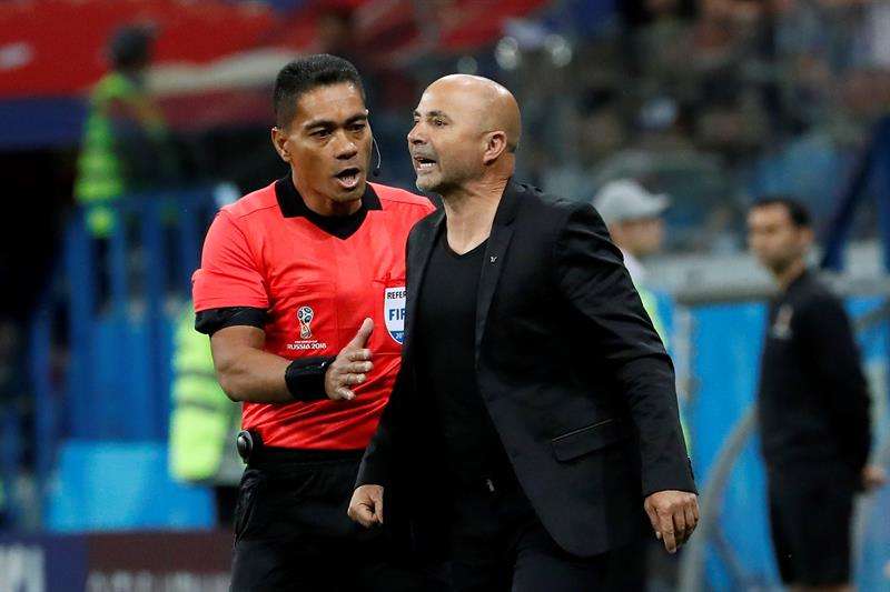 El técnico de la selección de Argentina Jorge Sampli, se responsabiliza de la derrota ante Croacia. Foto  EFE
