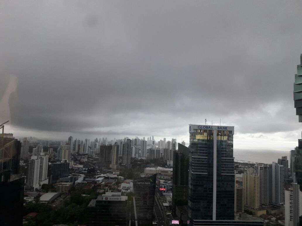 Vista general de un día lluvioso en el centro bancario de Panamá. Foto: Néstor Vásquez Archivo