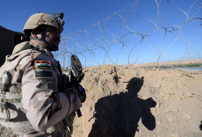 Un soldado iraquí hace guardia en al-Qaim. EFEArchivo