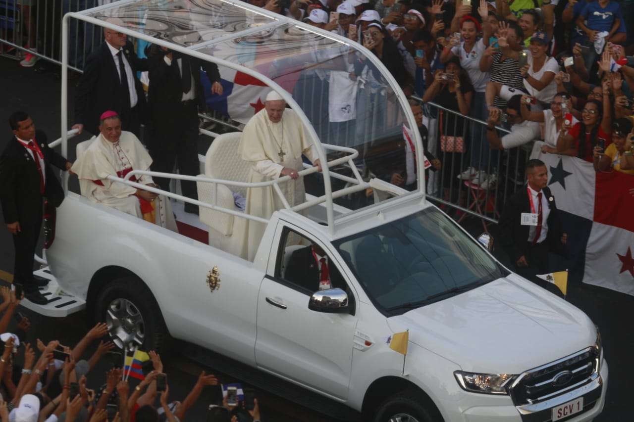 Paso del papa Francisco a la altura de la Intersección de la Vía Fernández de Córdoba y Vía España. Foto: Edwards Santos