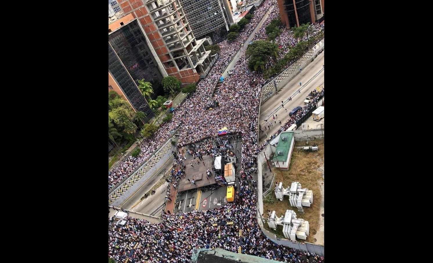 El pueblo venezolano se volcó a las calles.
