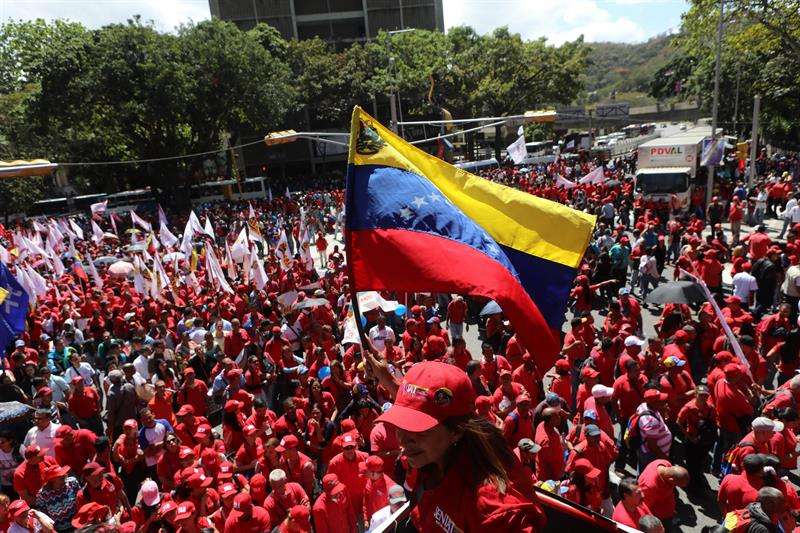 Registro de la marchan en apoyo al gobierno del presidente de Venezuela, Nicolás Maduro, este martes, en Caracas (Venezuela). EFE