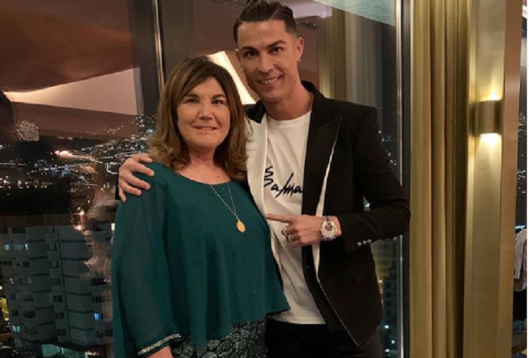 La madre de Ronaldo habría ingresado pasadas las cinco de la madrugada  al hospital. Foto: Instagram