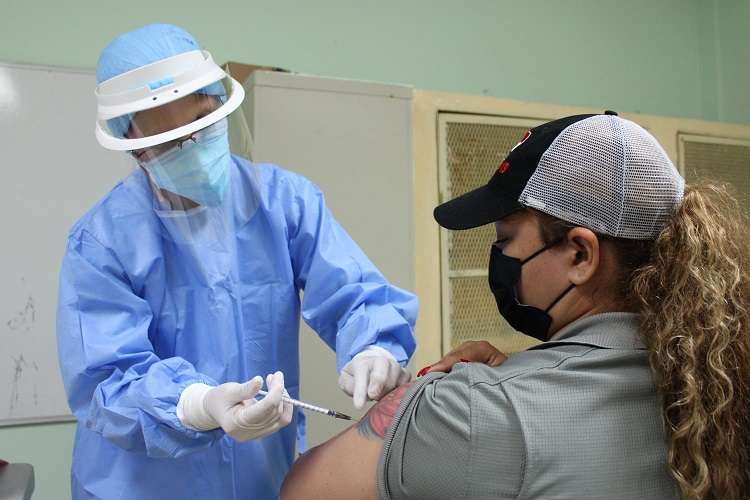 Durante cuatro días los equipos del Ministerio de Salud (Minsa) y Caja de Seguro Social (CSS) se distribuyeron en 17 centros de vacunación para cubrir el máximo de este grupo poblacional.