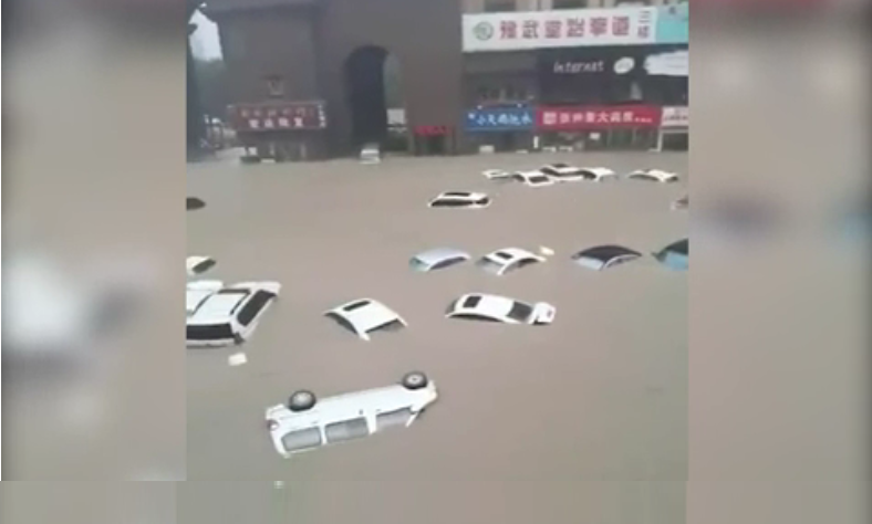 Inundaciones en China: hay más de 10 mil evacuados y temen numerosas víctimas mortales.