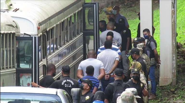 Los indiciados llegaron en dos autobuses al SPA fuertemente custodiados. Foto: Edwards Santos