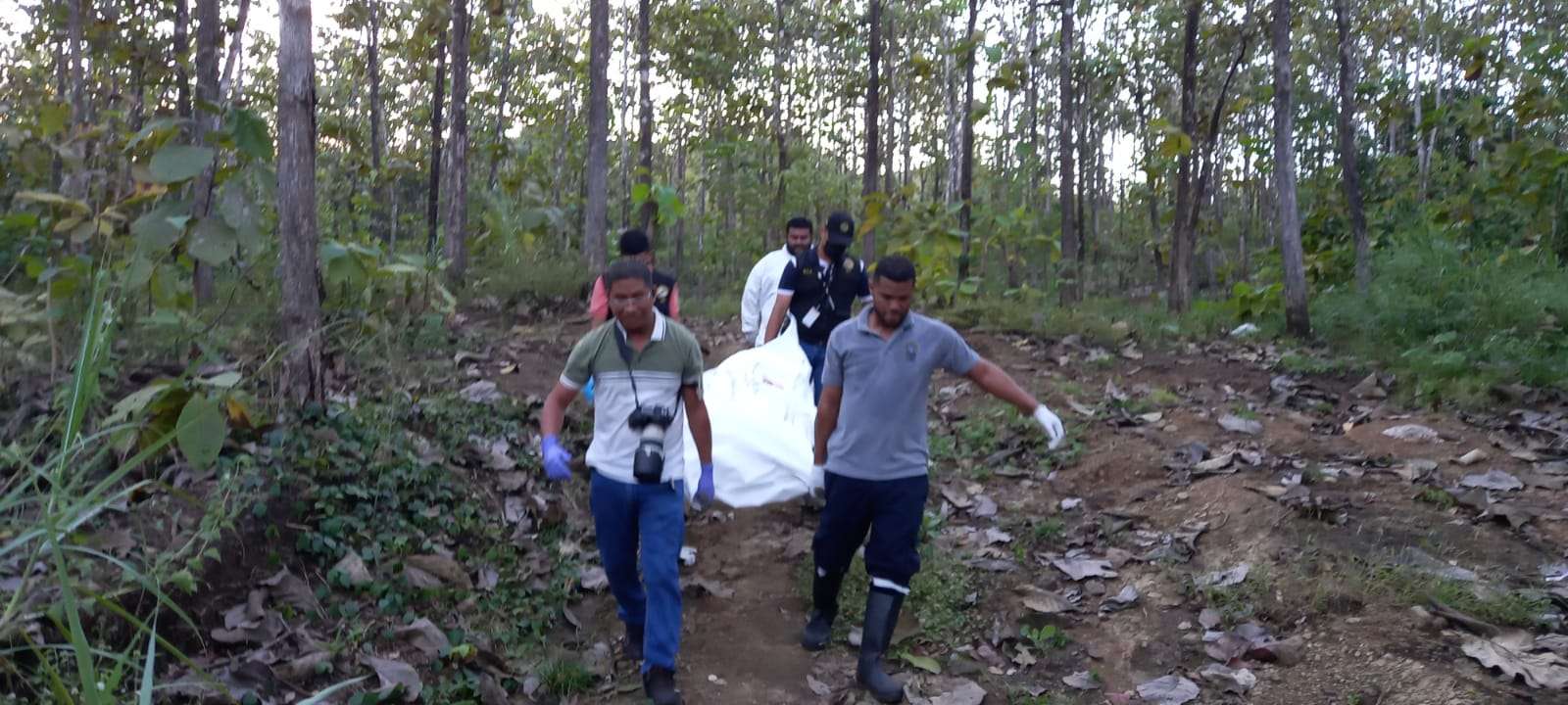 El cuerpo del hombre fue encontrado en la tarde de este viernes. Foto/Video. Alexander Santamaría 