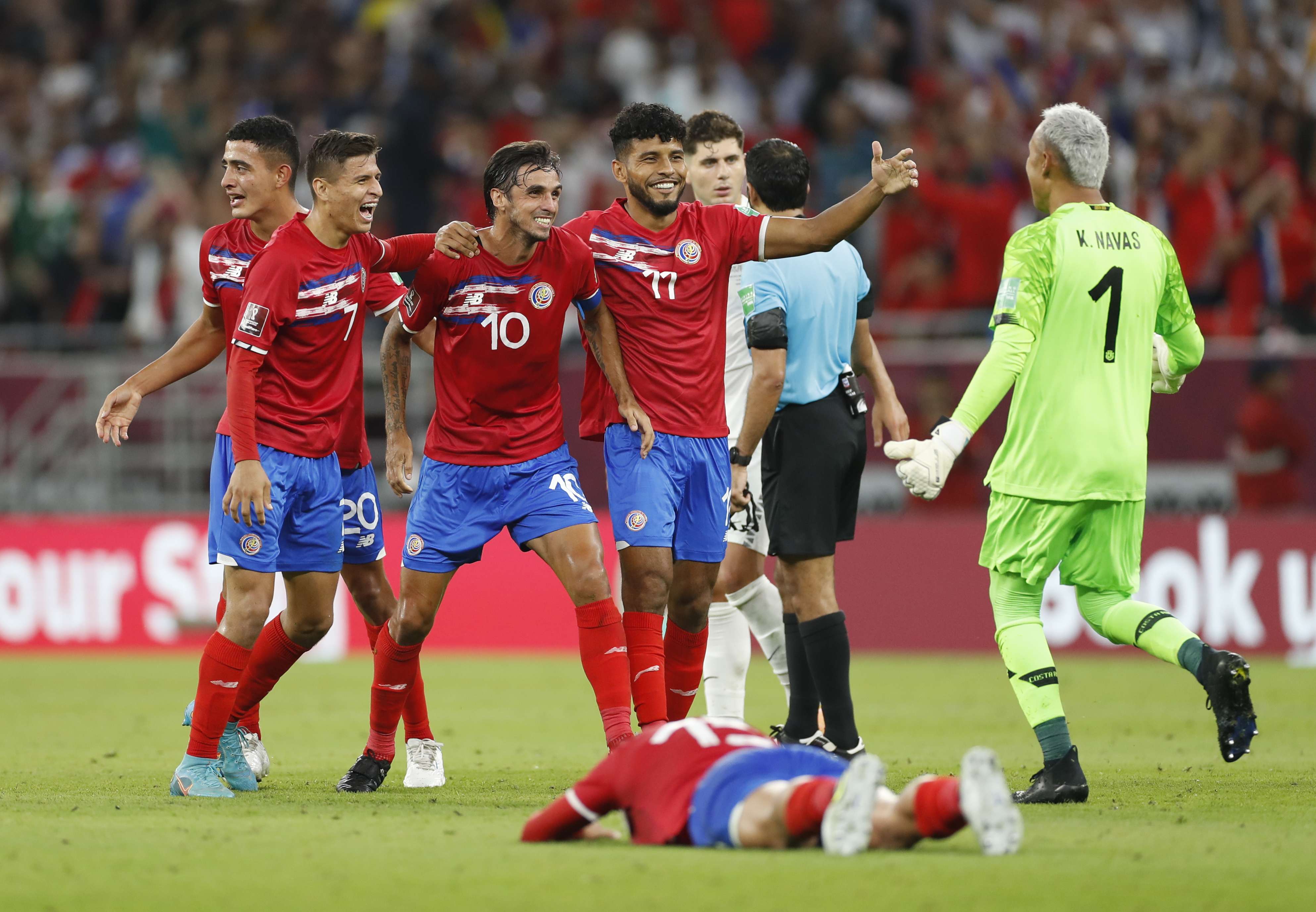 Los jugadores de Costa Rica celebran el triunfo tras el duelo clasificatorio para el Mundial Catar 2022. /EFE