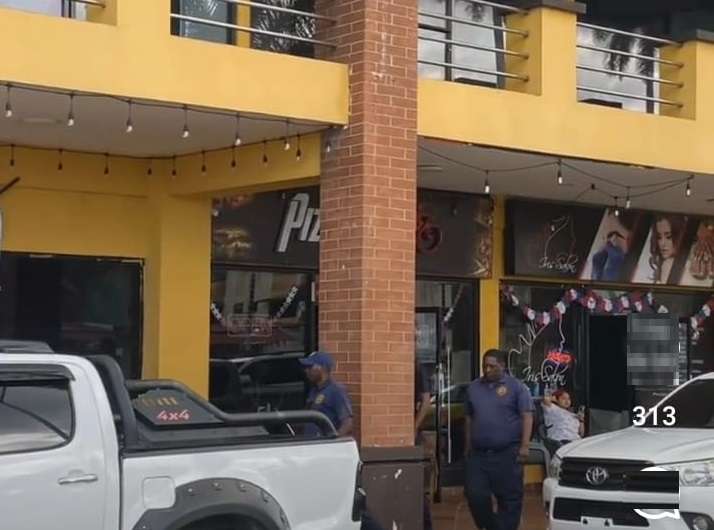 El local comercial fue evacuado. Foto: Delfia Cortez