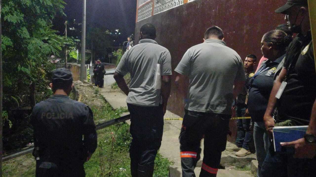 Escena del crimen en sector 4 Samaria, San Miguelito.  (Foto-Video: Santamaría)