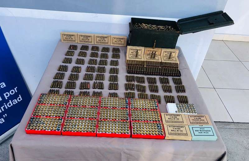 La mayor parte de las municiones se encontraron dentro de sus cajas y otras tantas dentro de una caja de metal.