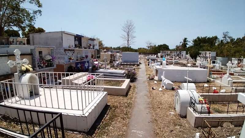 Los dos cementerios municipales con que cuenta la alcaldía del distrito de San Carlos, en la provincia de Panamá Oeste, se han quedado sin espacio para más sepulturas.