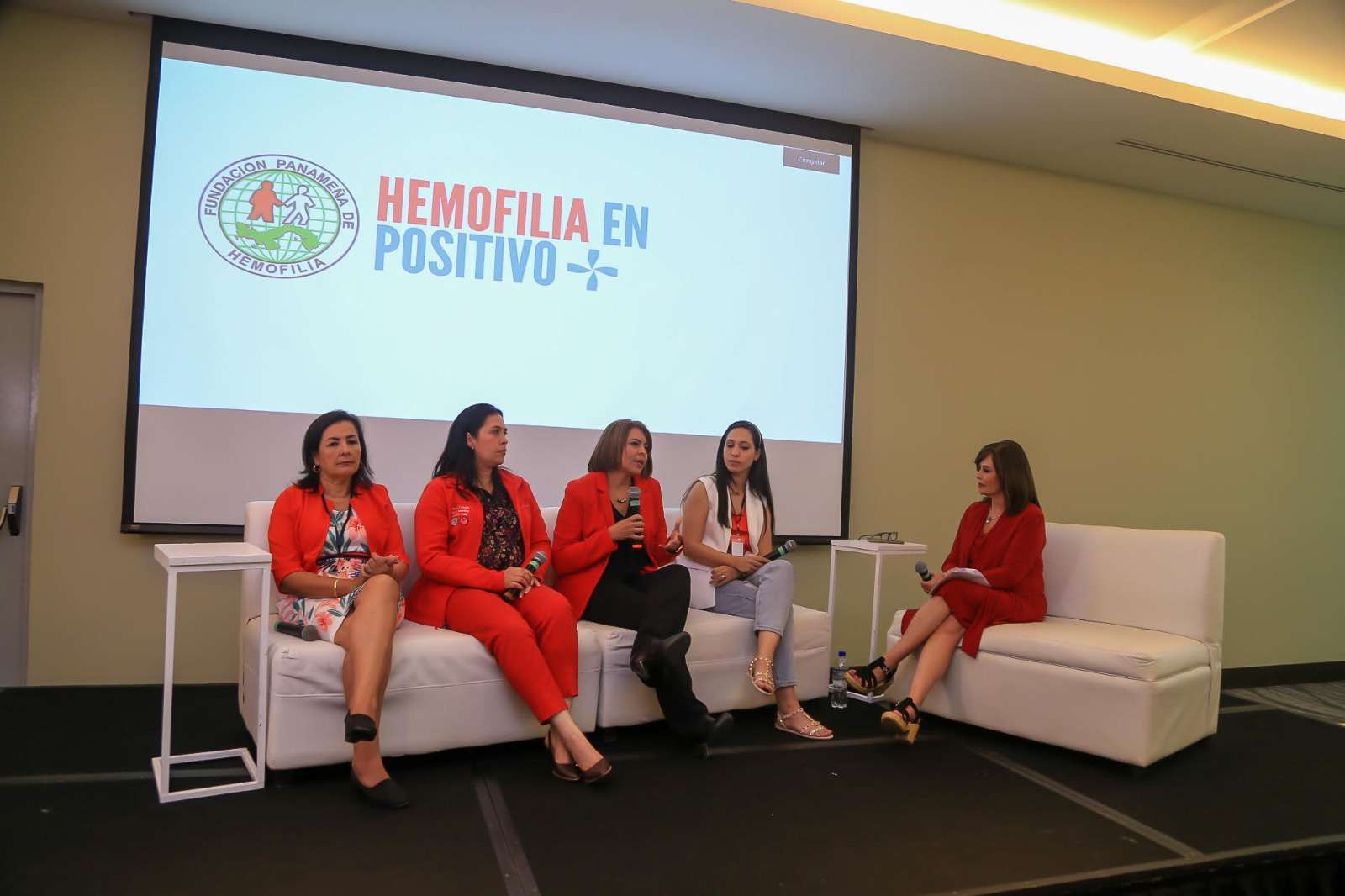 El evento fue presentado por la reconocida periodista internacional, Glenda Umaña, embajadora de Hemofilia en Positivo