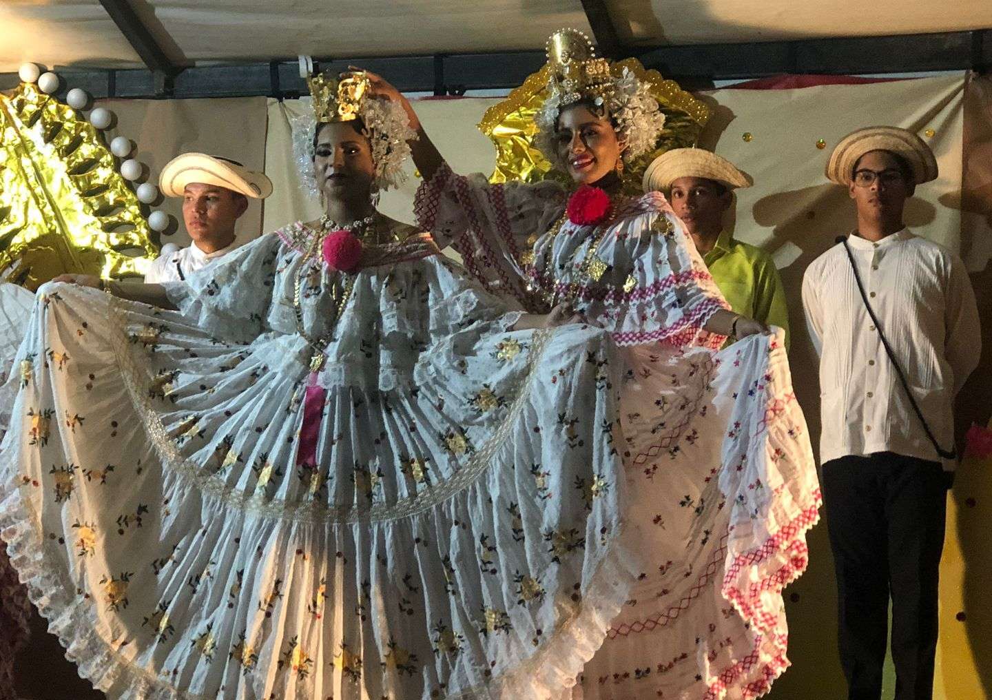 Coronación de S.R.M. Caroline Aymeth Castillo Amor, como reina 2023 del festival.