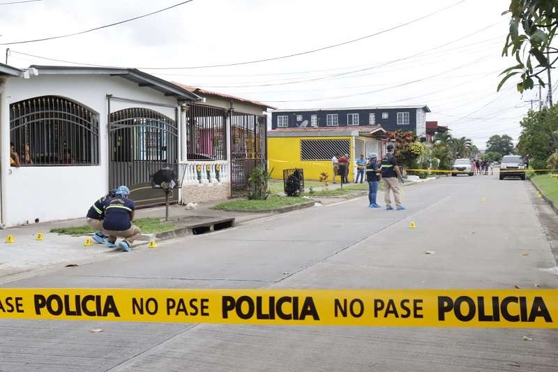 Vista general de la escena del crimen en la barriada San Juan, en Pacora. Foto: Alexander Santamaría